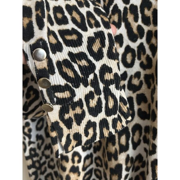 Chico's Animal Print Pullover Top Three Buttons on Sleeve Tan and Black Large - Picture 4 of 11